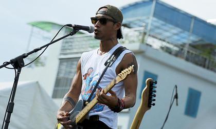 Phạm Anh Khoa ‘bất chấp’ sốt cao tập luyện dưới nắng nóng