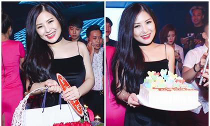 Hương Tràm gợi cảm đón sinh nhật tuổi 20