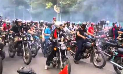 Choáng ngợp với cảnh 200 chiếc xe Minsk trên đường phố Hà Nội