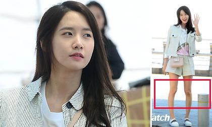 Yoona mặc quần ngắn lộ chân vòng kiềng gầy tong teo