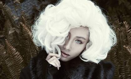 'Lạnh gáy' trước vẻ đẹp ma mị của Hằng Nguyễn