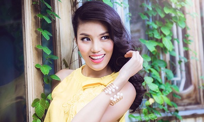 Lan Khuê đẹp rực rỡ trong nắng hè