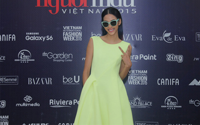 Hoàng Thùy tươi trẻ trong BST La Vie En Rose của Đỗ Mạnh Cường