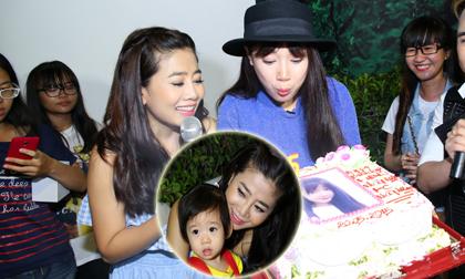 Mai Phương bế con gái 2 tuổi dự sinh nhật Nhã Phương