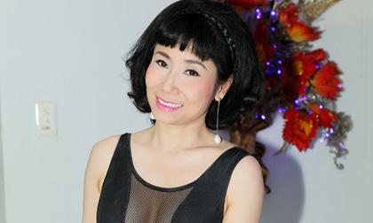  Uyên Thảo lấp ló vòng một gợi cảm