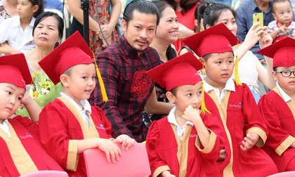 Hùng Cửu Long tâm sự xúc động ngày con 'từ giã mầm non'