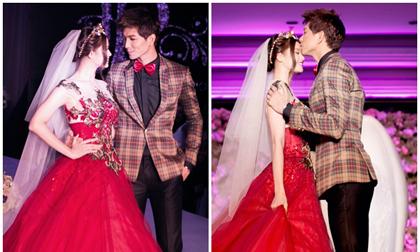Chú rể Tim hôn cô dâu Trương Quỳnh Anh thắm thiết
