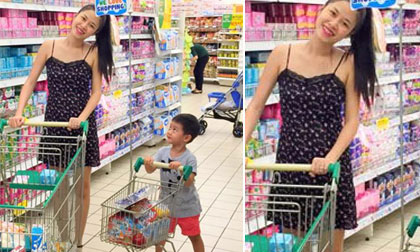 Vợ Đăng Khôi bụng bầu xinh tươi đưa con đi siêu thị