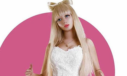 Cô gái Nga bị bố mẹ 'nhào nặn' thành 'Barbie sống' từ nhỏ
