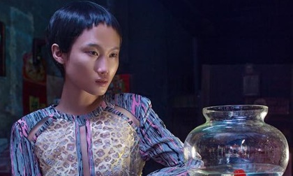 Kha Mỹ Vân khoe vẻ đẹp đượm buồn