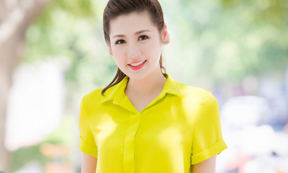 Á hậu Tú Anh rực rỡ áo vàng đi giao lưu cùng sinh viên