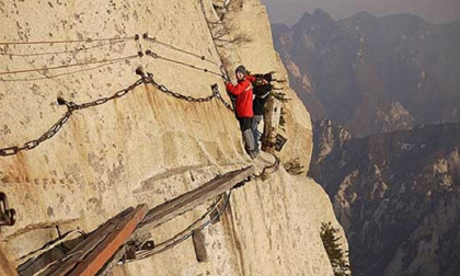 Độ 'rùng rợn' của con đường mòn nguy hiểm nhất thế giới