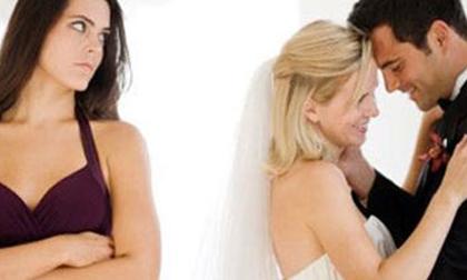 Vợ cũ của anh dùng mọi chiêu trò để chia rẽ chúng tôi