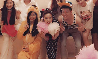 Bảo Thy bất ngờ khi được bạn bè tổ chức tiệc sinh nhật