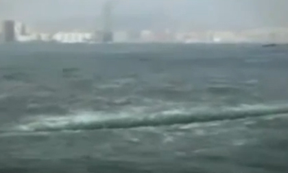 Sốc: Biển tách làm đôi tại Hồng Kông