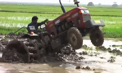 Những pha biểu diễn xe máy cày đỉnh nhất thế giới