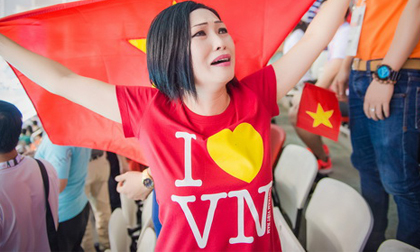 Phương Thanh bật khóc khi Ánh Viên giành 2 huy chương vàng