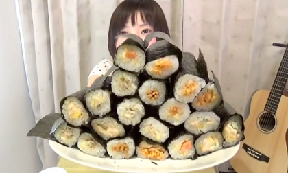 'Thánh ăn' trở lại với 20 cuốn sushi 'bự'