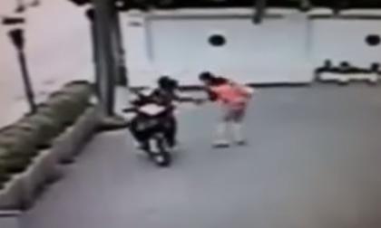 Chưa thấy ai bị cướp mà tốt bụng như cô gái này