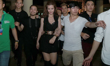 Đông Nhi xuất hiện giữa vòng vây khán giả thủ đô