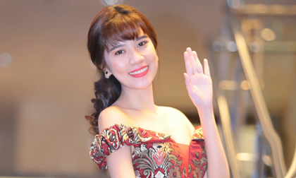 Dương Yến Nhung nổi bật với làn da trắng sứ tại sự kiện Hà Nội 