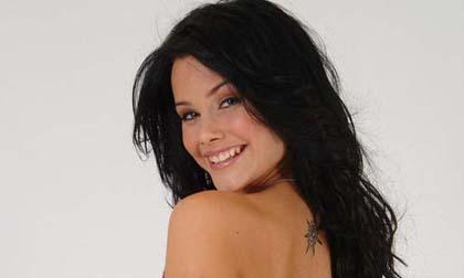 Hành trình trở thành công chúa Thụy Điển của người mẫu ngực trần