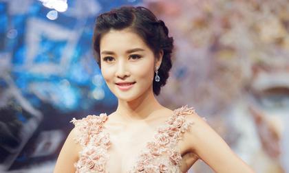 Hoa hậu Triệu Thị Hà lộng lẫy làm 'cô dâu'