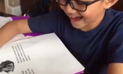 Ca sĩ Hồng Ngọc dạy con trai học tiếng Việt cực dễ thương