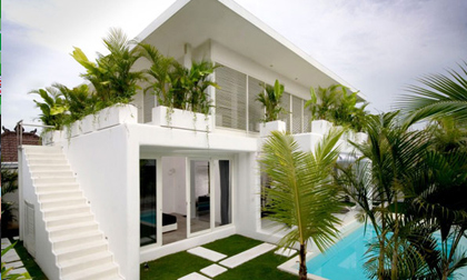 Ngôi nhà 2 tầng tông trắng bài trí tuyệt đẹp