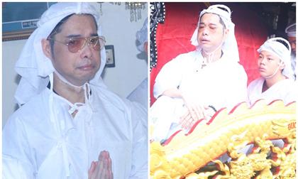 Ngọc Sơn suy sụp, khóc không ngừng bên linh cữu cha