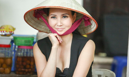 Hoa hậu Sonya Sương Đặng về Việt Nam bán trà đá