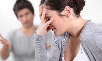 Chồng cờ bạc bảo vợ ăn trộm tiền của bố mẹ 