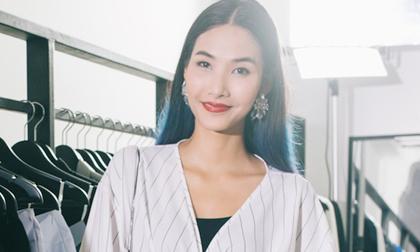 Hoàng Thùy diện quần siêu ngắn đi dự tiệc