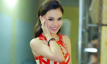 Giang Hồng Ngọc mặc đồ cũ đi diễn