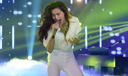 Hồ Ngọc Hà tái xuất sân khấu trong nước sau bão scandal 