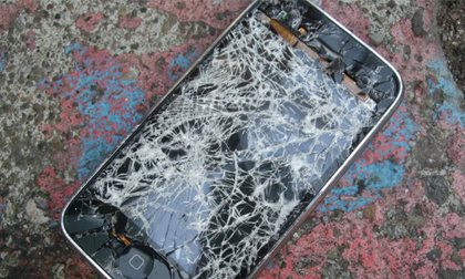 Đã tìm ra vật liệu mới giúp màn hình smartphone 'trường sinh bất lão'