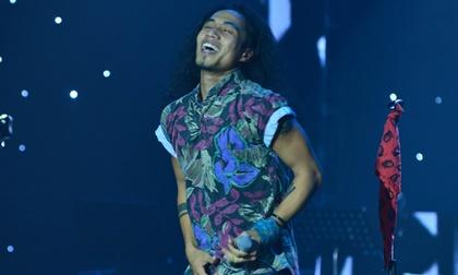 Bài hát Việt 2015: Phạm Anh Khoa 'đốt cháy' cả sân khấu