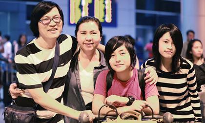 Gia đình Phương Thảo - Ngọc Lễ về nước làm liveshow