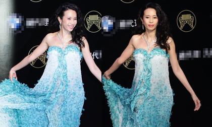 Mạc Văn Úy 'lướt thướt váy ngủ' tới sự kiện