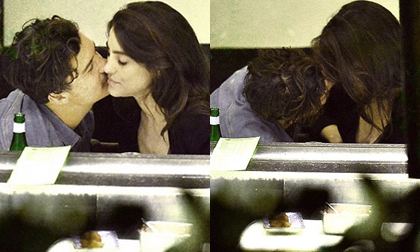 Orlando Bloom hôn môi tình mới sau ly hôn