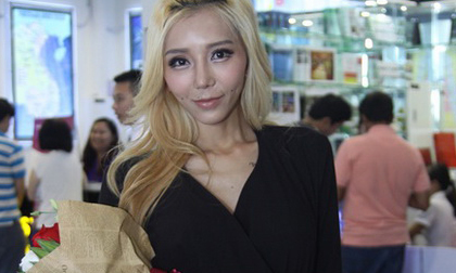 Nữ DJ nóng bỏng nhất Malaysia vừa đến Việt Nam