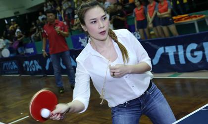 Bất ngờ với khả năng chơi bóng bàn của Mỹ Tâm