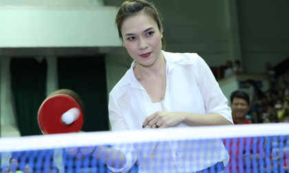 Mỹ Tâm trổ tài đánh bóng bàn cực siêu