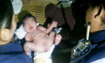 Cứu sống trẻ sơ sinh còn dây rốn bị mẹ bỏ rơi trong túi nhựa