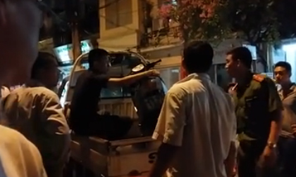 Thanh niên ăn cắp IC của xe Lead bị đánh bầm dập