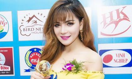 Hot girl Vy Marya thu hút mọi ánh nhìn tại lễ trao giải 'Vietnam Trust Food 2015'