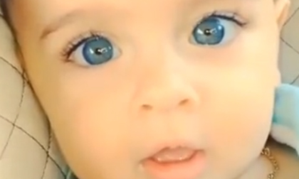 Em bé có đôi mắt đẹp nhất quả đất