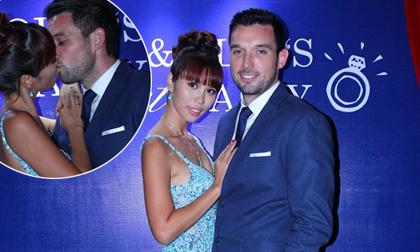 Siêu mẫu Hà Anh đẹp e ấp bên chồng Tây trong lễ đính hôn