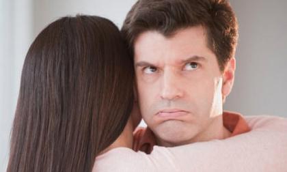 Vợ tôi xin ly hôn vì nhận mình... quá xấu