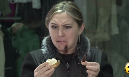 Mời ăn bánh ngọt kẹp... gián miễn phí